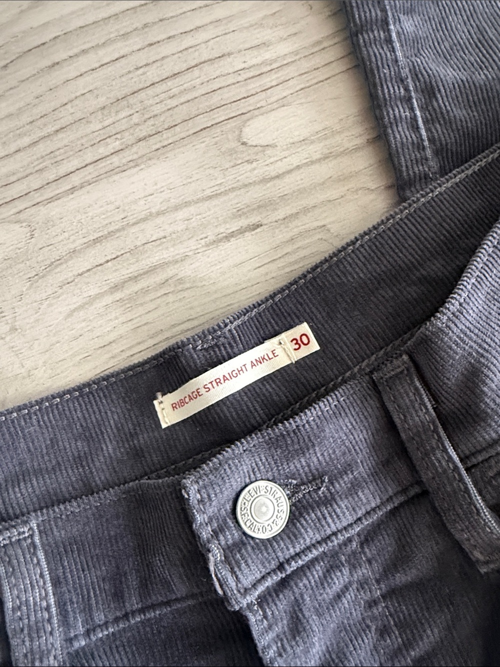 Levi’s Corduroy Ribcage Straight Ankle Jeans - Picture 6 of 7